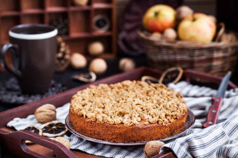 Homemade apple cinnamon crumb coffee cake|Piece of fresh homemade apple and cinnamon crumb coffee cake|Homemade apple cinnamon crumb coffee cake|Piece of fresh homemade apple and cinnamon crumb coffee cake